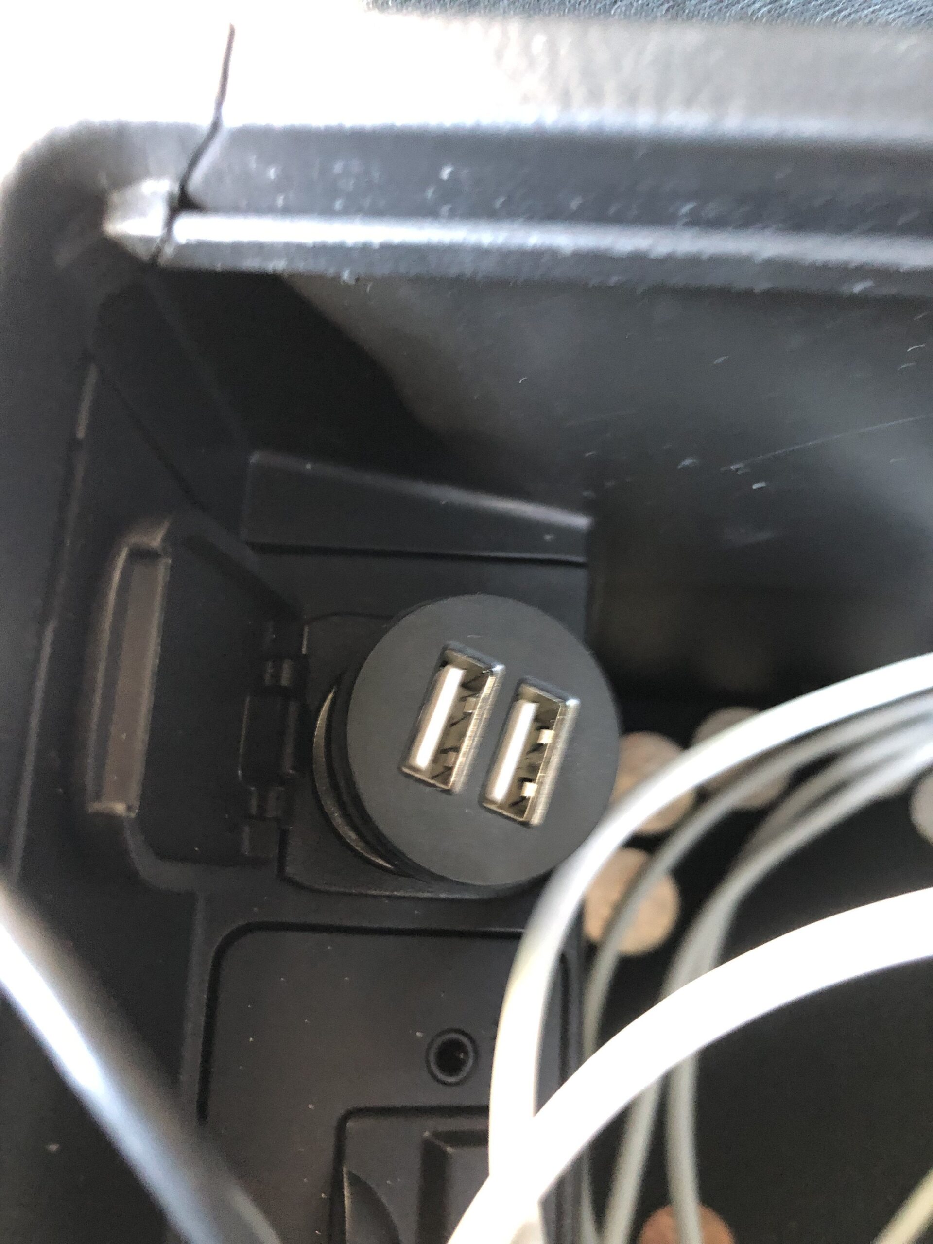 does leaving usb in car drain battery scaled